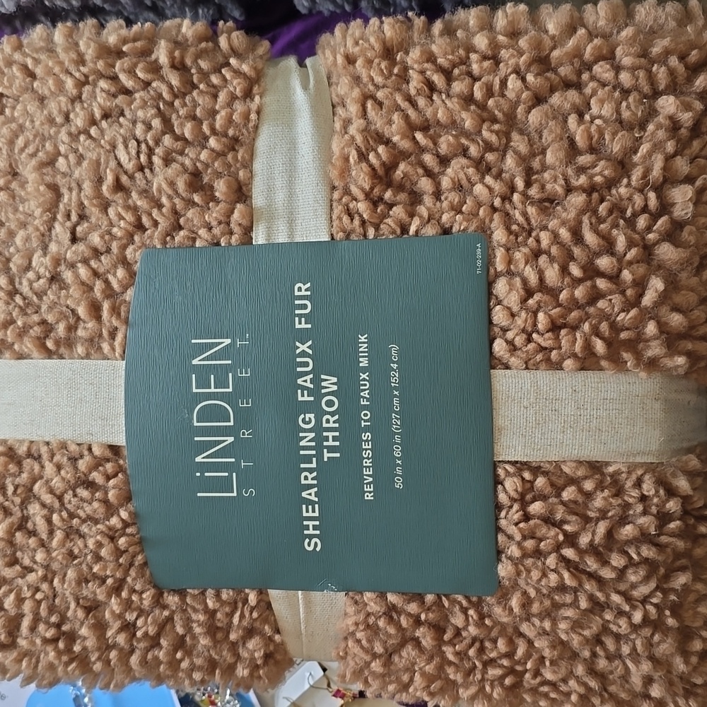 LINDEN BRAND BROWN SHEARLING FAUX FUR THROW 50"x 60"